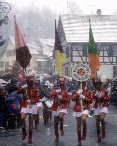 Bild 8 - Carneval im Sundgaudorf Riespach im Schneetreiben.